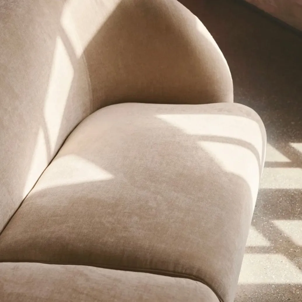 Aureliano Performance Boucle Curve Sofa