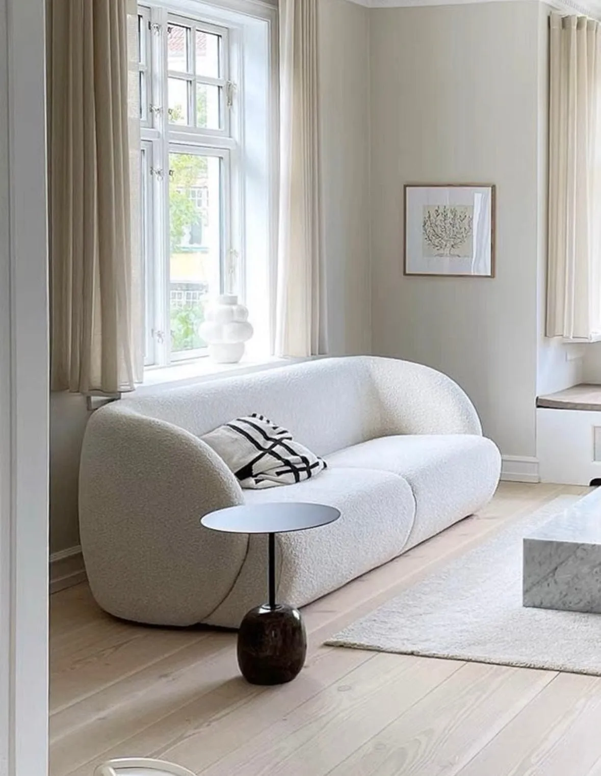 Aureliano Performance Boucle Curve Sofa