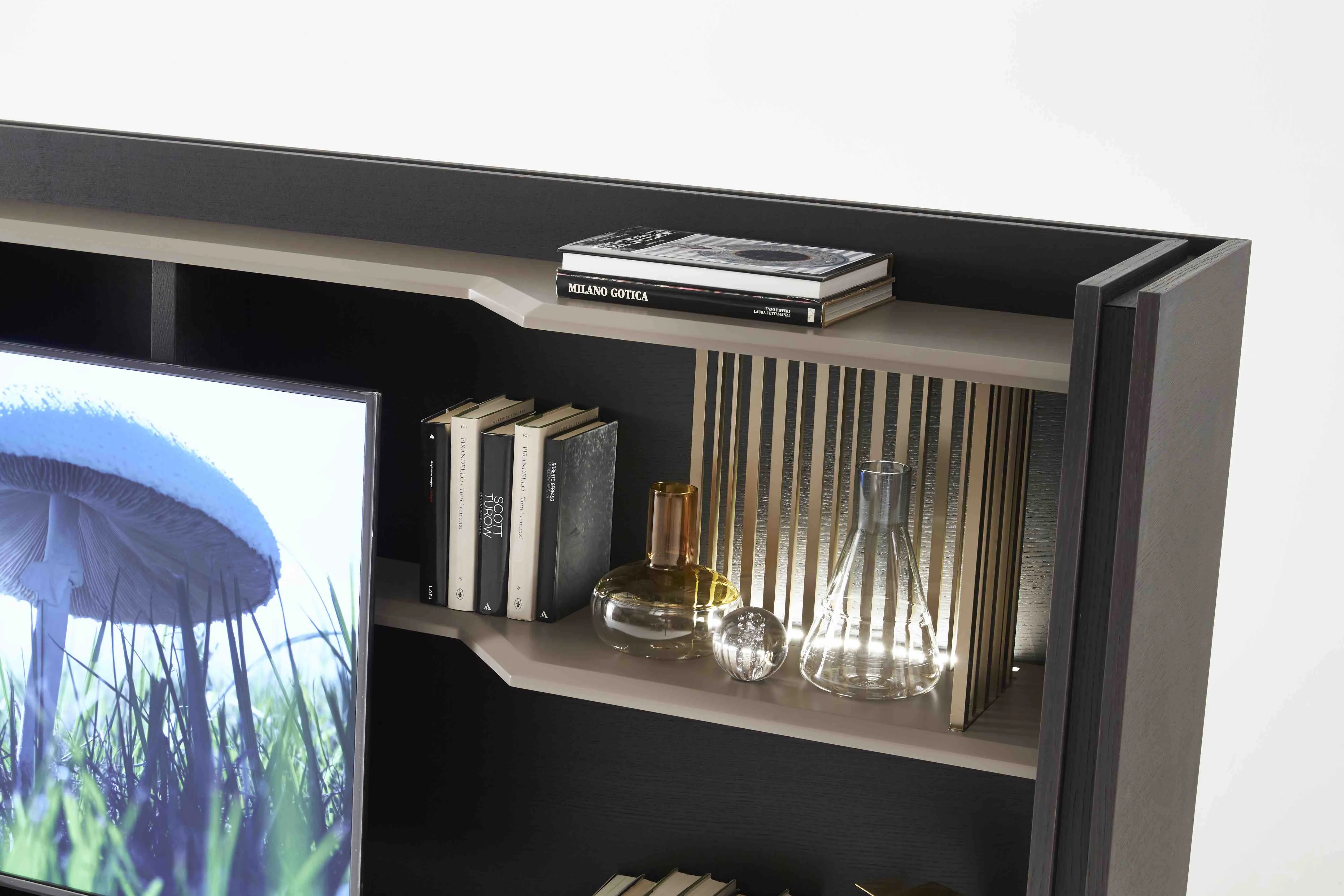 Freestanding Media Units